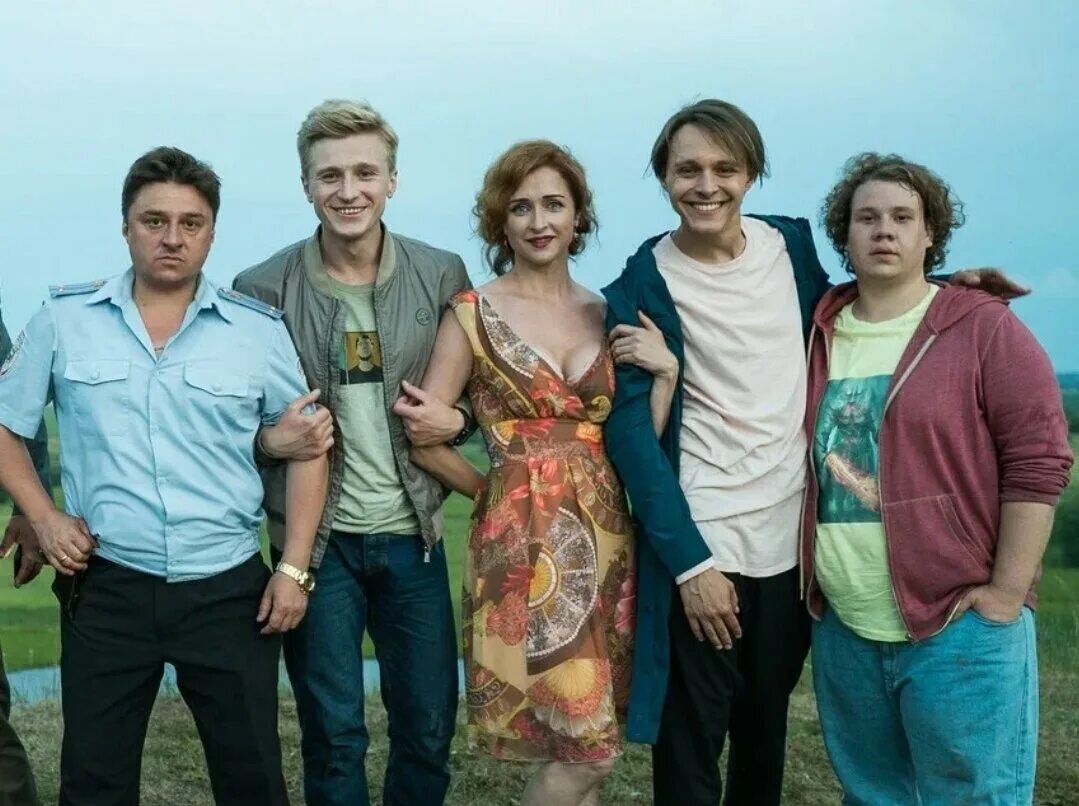 juki-serial.ru | Сельская комедия и технологии: Как сериал «ЖУКИ» отражает жизнь в российской глубинке